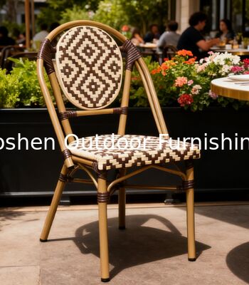 كرسي الروتان الهندسي على الطراز الباريسي للطعام في الهواء الطلق كرسي الشوكولاتة البني المخطط