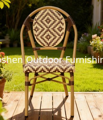 كرسي الروتان الهندسي على الطراز الباريسي للطعام في الهواء الطلق كرسي الشوكولاتة البني المخطط