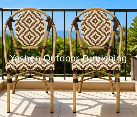 كرسي الروتان الهندسي على الطراز الباريسي للطعام في الهواء الطلق كرسي الشوكولاتة البني المخطط