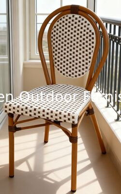 كرسي مكدس مقاوم للعوامل الجوية ومقاوم للماء في الهواء الطلق بجانب المسبح بتصميم على الطراز الفرنسي للاستخدام في حمام السباحة والحديقة والفندق