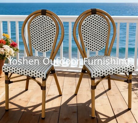 كرسي مكدس مقاوم للعوامل الجوية ومقاوم للماء في الهواء الطلق بجانب المسبح بتصميم على الطراز الفرنسي للاستخدام في حمام السباحة والحديقة والفندق