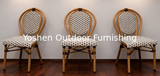 كرسي مكدس مقاوم للعوامل الجوية ومقاوم للماء في الهواء الطلق بجانب المسبح بتصميم على الطراز الفرنسي للاستخدام في حمام السباحة والحديقة والفندق