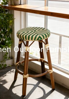 بيع بالجملة مقاعد البار الفرنسية القديمة من الروتان والقصى