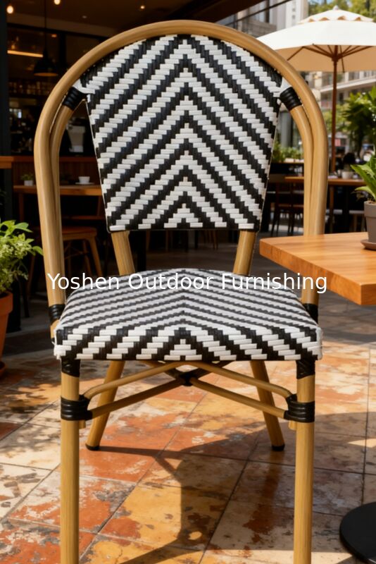 كرسي مطعم خارجي فرنسي من الراطان الألومنيوم الخيزران الإطار الملوّن أساطير الزيبرا مع الشرائط الأسود الأبيض كرسي خارجي